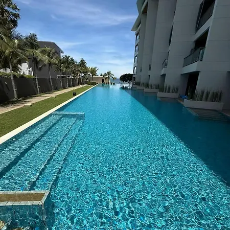 Beachfront With 50m Pool Jacuzzi Access-pattaya