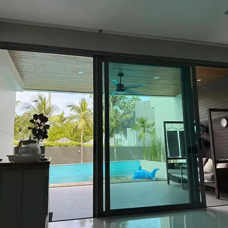 Beachfront With 50m Pool Jacuzzi Access-pattaya Apartment *