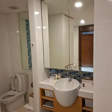 Apartment Beachfront With 50m Pool Jacuzzi Access-pattaya Pattaya