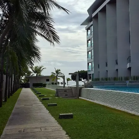 Apartment Beachfront With 50m Pool Jacuzzi Access-pattaya