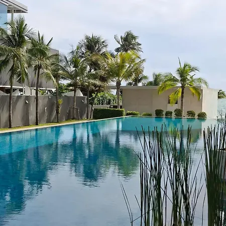 Apartment Beachfront With 50m Pool Jacuzzi Access-pattaya Pattaya