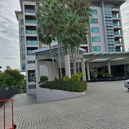 Beachfront With 50m Pool Jacuzzi Access-pattaya Apartment *