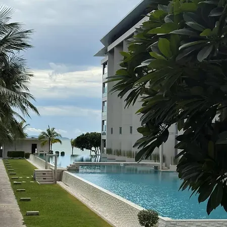 Beachfront With 50m Pool Jacuzzi Access-pattaya Apartment *