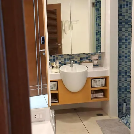 Apartment Beachfront With 50m Pool Jacuzzi Access-pattaya