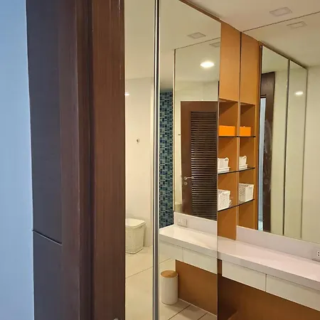 Apartment Beachfront With 50m Pool Jacuzzi Access-pattaya Pattaya