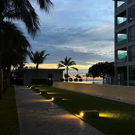 Beachfront With 50m Pool Jacuzzi Access-pattaya *
