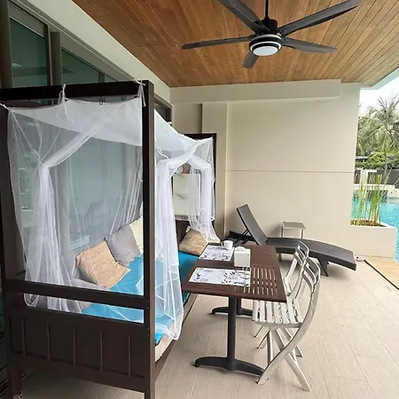 Beachfront With 50m Pool Jacuzzi Access-pattaya Apartment