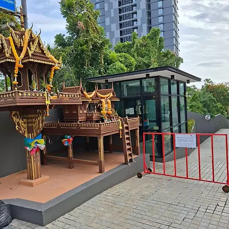 Apartment Beachfront With 50m Pool Jacuzzi Access-pattaya