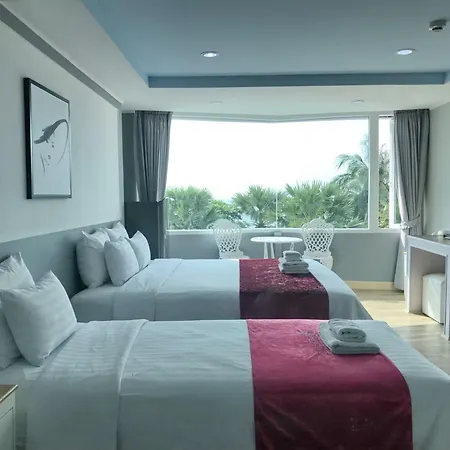 The Front Resort, Hotel