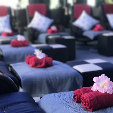 The Front Resort, 3*
