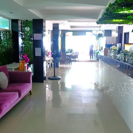 Hotel The Front Resort,