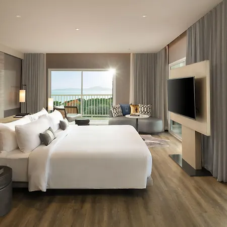 Cross Pratamnak Hotel Pattaya