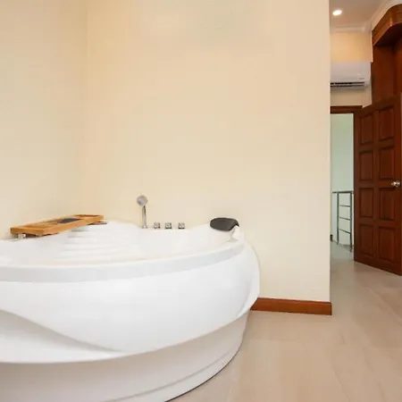 Pratamnak Luxury Resort Pattaya