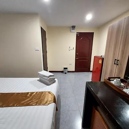 Hostel Rustic Comfort Zone, *