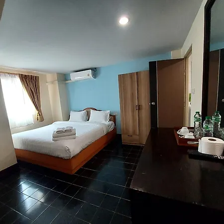 Rustic Comfort Zone, Hostel