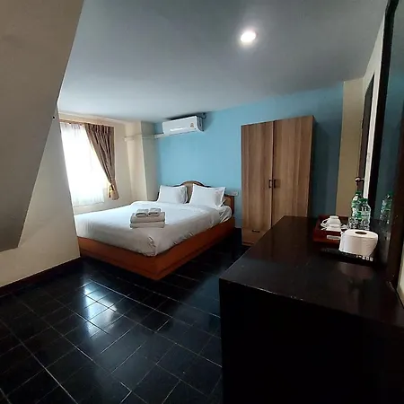 Rustic Comfort Zone, Hostel *