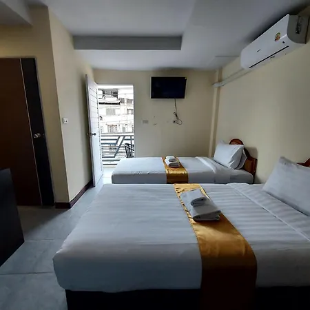 Hostel Rustic Comfort Zone,