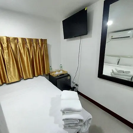 Hostel Rustic Comfort Zone,