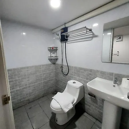 Rustic Comfort Zone, Hostel *