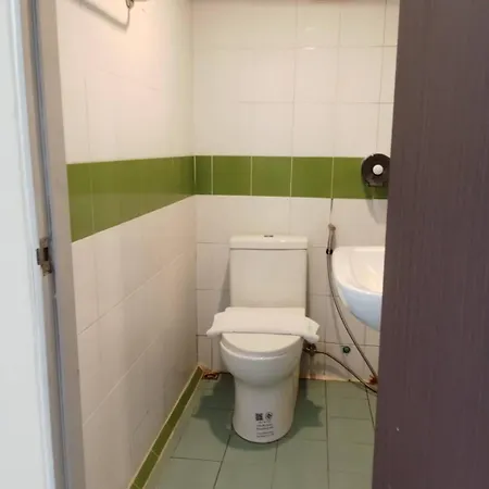 Hostel Rustic Comfort Zone,