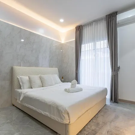 芭提雅豪华独栋泳池别墅60 Villa