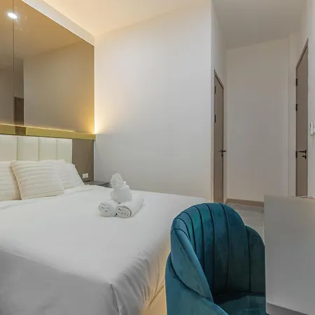 芭提雅豪华独栋泳池别墅60 Villa