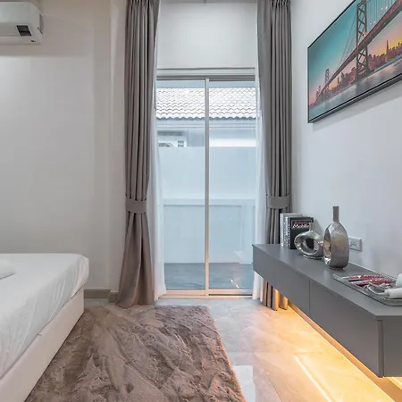 芭提雅豪华独栋泳池别墅60 Villa