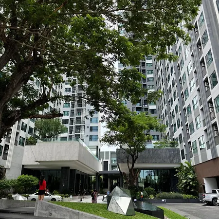 芭提雅中心地区 The Base 高档公寓酒店