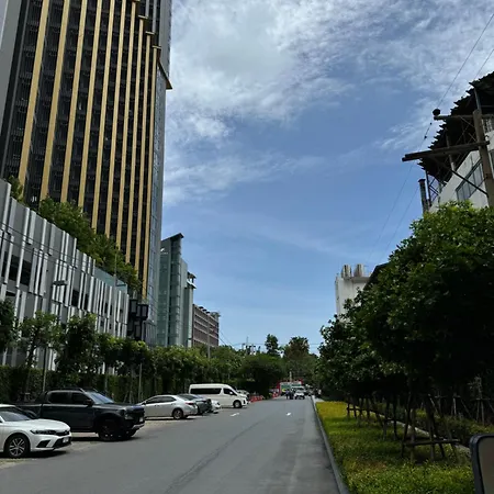 芭提雅中心地区 The Base 高档公寓酒店 * Pattaya