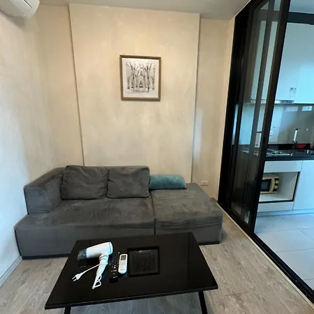 芭提雅中心地区 The Base 高档公寓酒店