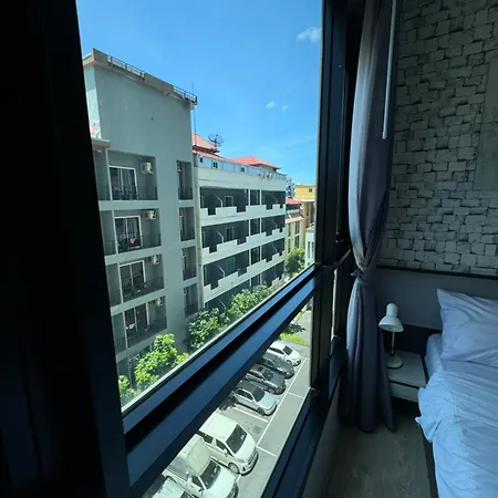 芭提雅中心地区 The Base 高档公寓酒店 Pattaya