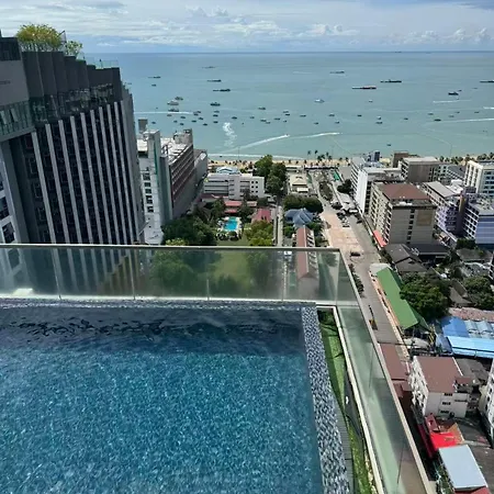 芭提雅中心地区 The Base 高档公寓酒店 *