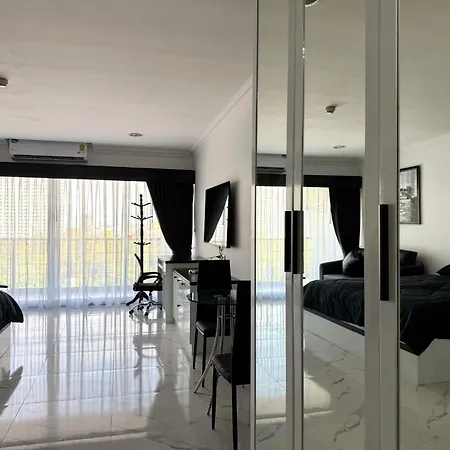 1-bedroom Pool-view With Large Balcony - Jomtien *