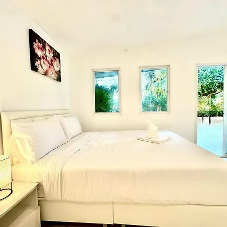 Sunset 30m To 4br Villa