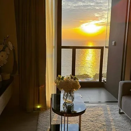 Apartment Luxury Sea View 1br Rooftop Infinity Pool & Gym Pattaya