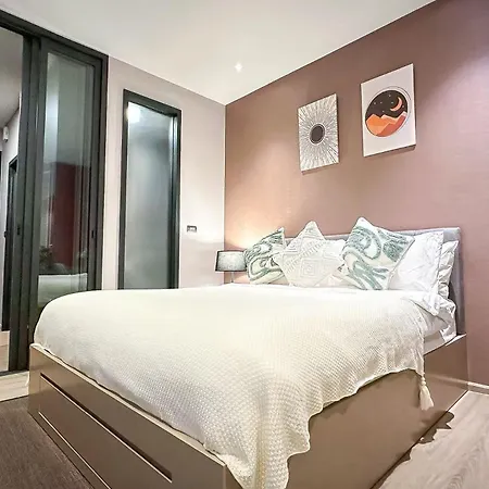 Walk-to-everywhere Luxury Condo, Pattaya