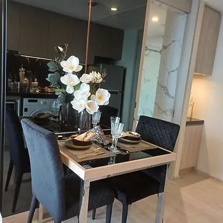 Luxury Sea View 1br Rooftop Infinity Pool & Gym Apartment Pattaya