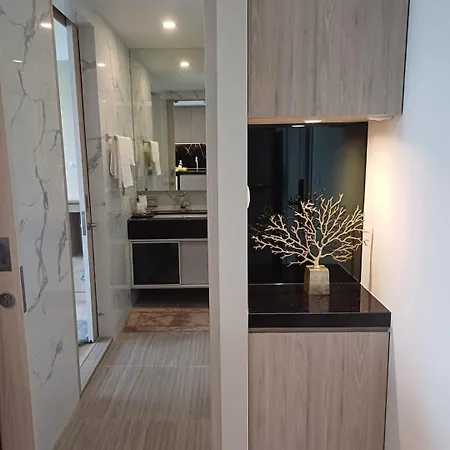 Luxury Sea View 1br Rooftop Infinity Pool & Gym Pattaya