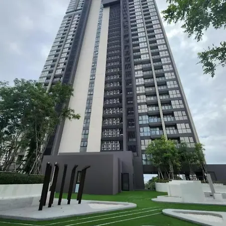 Luxury Sea View 1br Rooftop Infinity Pool & Gym Apartment Pattaya