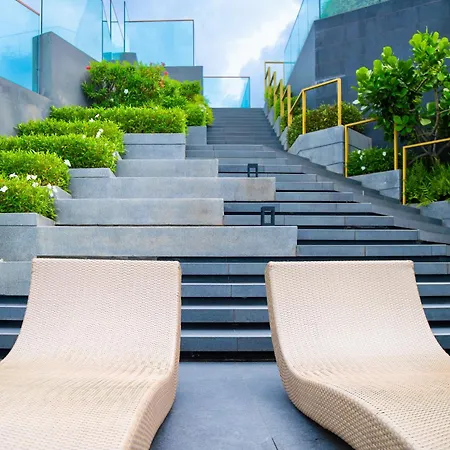 Walk-to-everywhere Luxury Condo, Pattaya