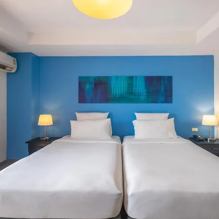 Hotel Journeyhub 4*