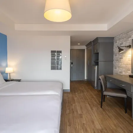 Hotel Journeyhub 4*