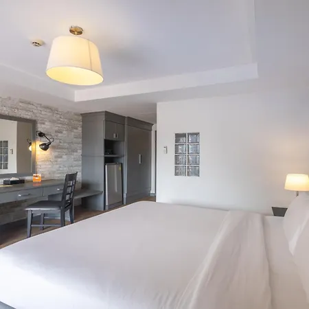 Hotel Journeyhub 4*