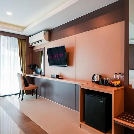 Glow Hotel 4*