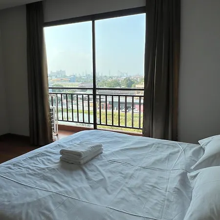 芭提雅市中心两卧两卫120平方 游泳池 健身房 Apartment *