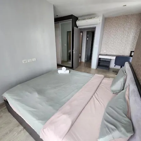 The Base海景网红顶层无边泳池 双卧室套房 海滩3分钟 Apartment Pattaya