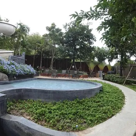 Apartment Large High Floor, Pool Great Location *