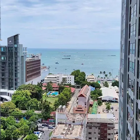 The Base海景网红顶层无边泳池 双卧室套房 海滩3分钟 Apartment Pattaya