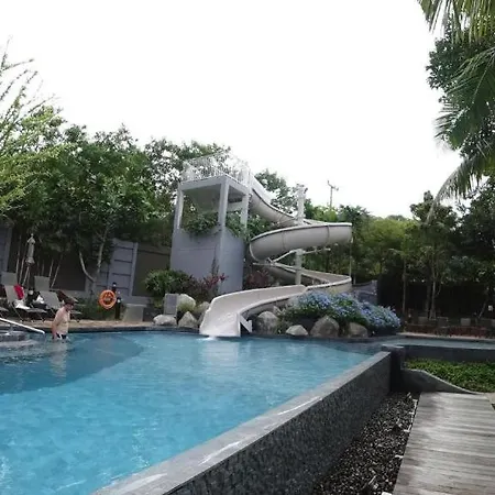 Large High Floor, Pool Great Location Apartment Pattaya