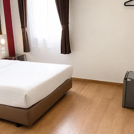 Hotel Easy Planet 3*